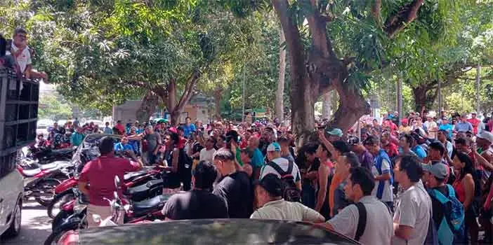 Operários completam oito dias de greve em Belém.