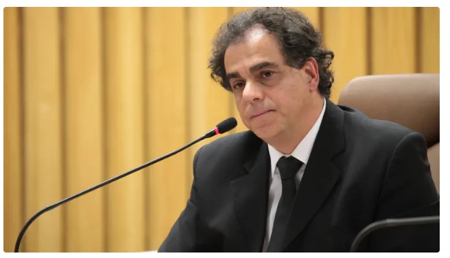 “NÃO É UMA LEI HONESTA.”